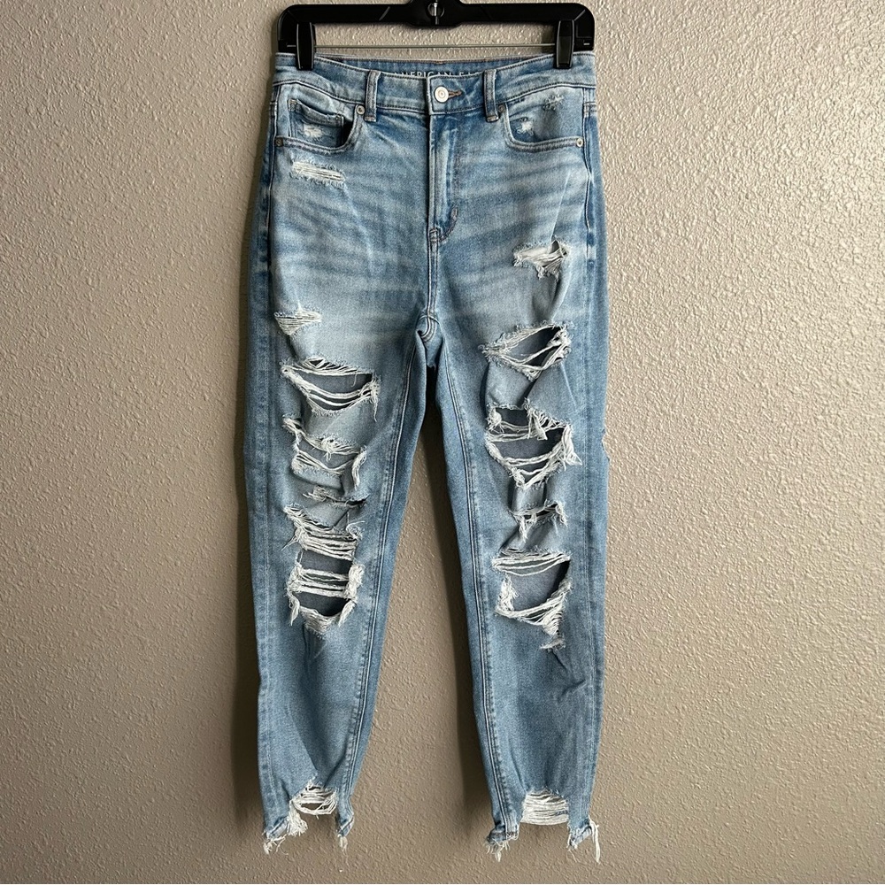 American‎ Eagle high rise destructed stretch Mom jeans